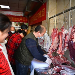 新店開業(yè)送白菜，這個老板的生意火了