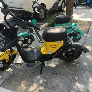 阜陽一女子微信掃碼騎車，卻“被”買保險